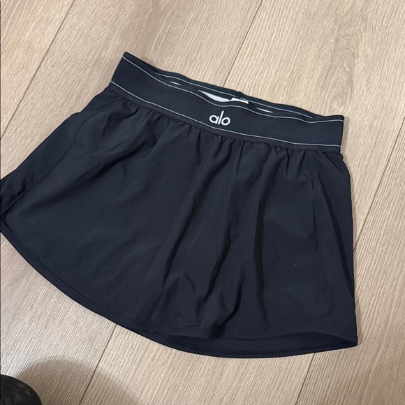 ALO Yoga Classic Black Mini Skirt - Picture 2 of 5